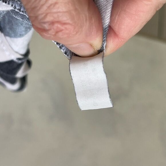 VINTAGE FENDI TOP BLACK & WHITE CHECKERED ICONIC HTF TOP MEDIUM SIZE 44 EURO? - Picture 5 of 5